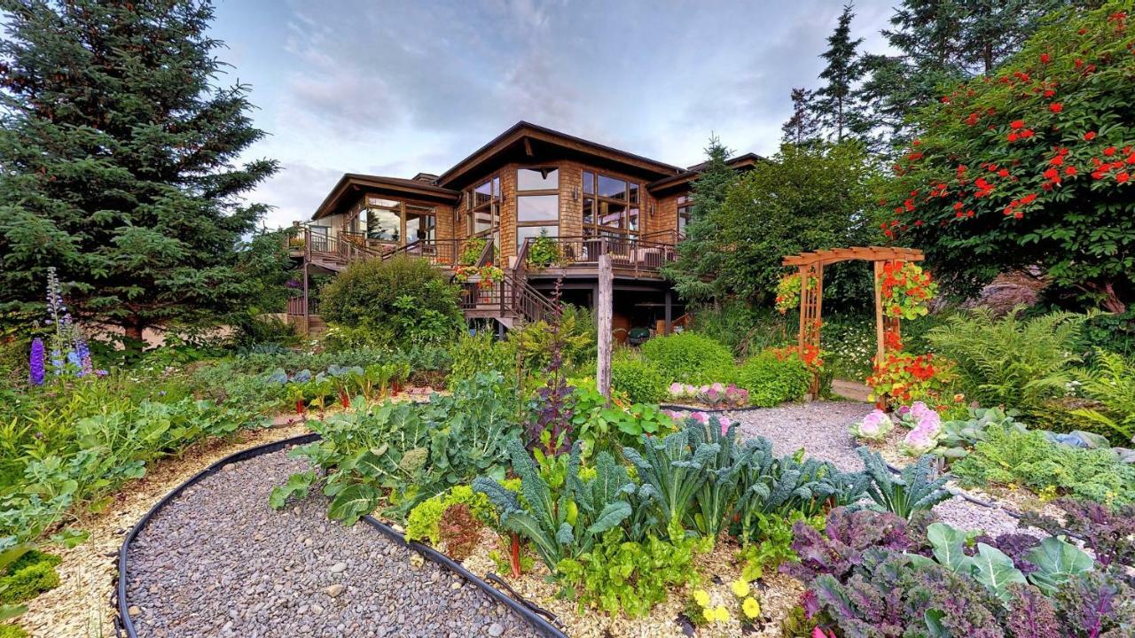 Stillpoint Lodge - All-Inclusive Halibut Cove Kültér fotó